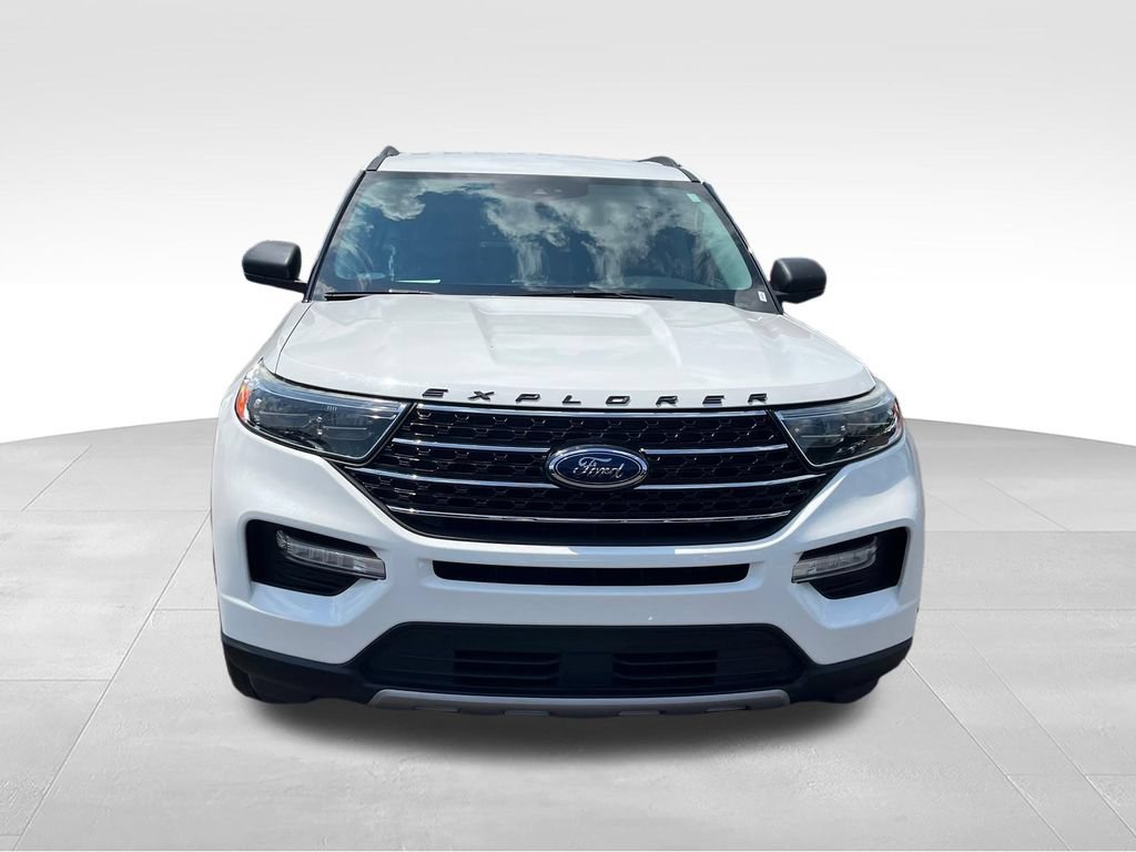 Used 2021 Ford Explorer XLT w/ Equipment Group 202A AWD/4WD image 8