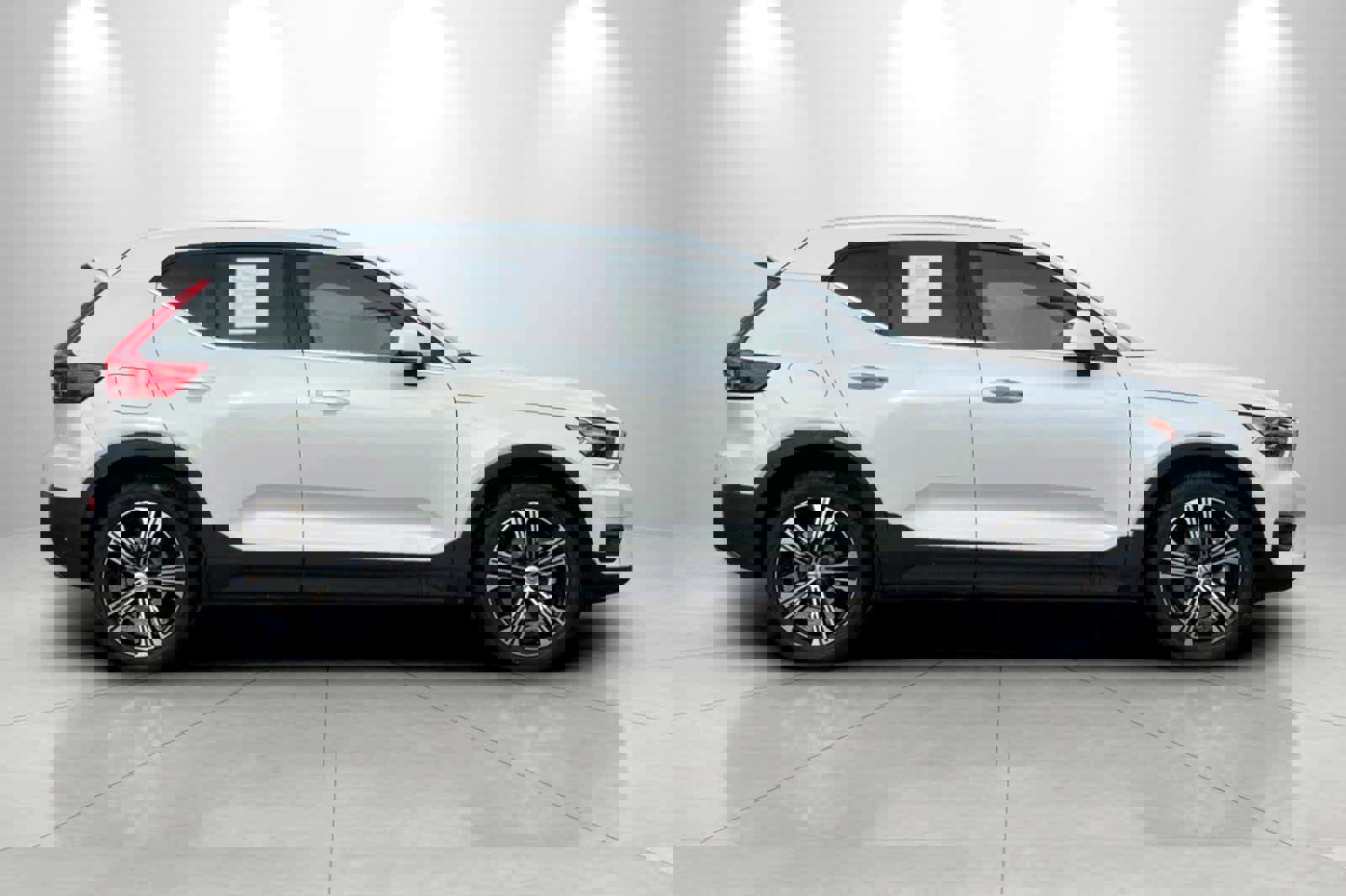 Used 2022 Volvo XC40 T5 Inscription w/ Climate Package image 8