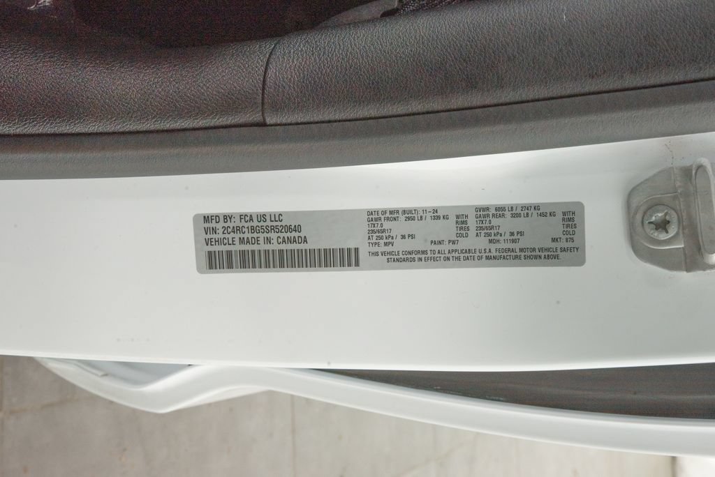 Used 2025 Chrysler Pacifica Select FWD image 36