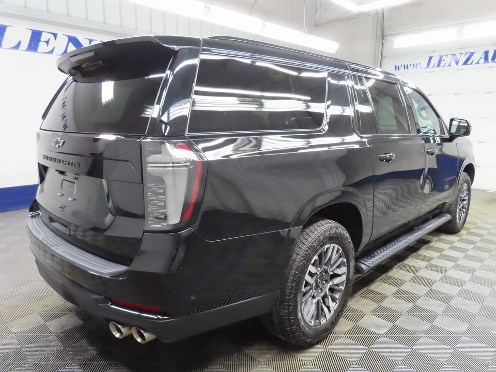Used 2025 Chevrolet Suburban Z71 image 4