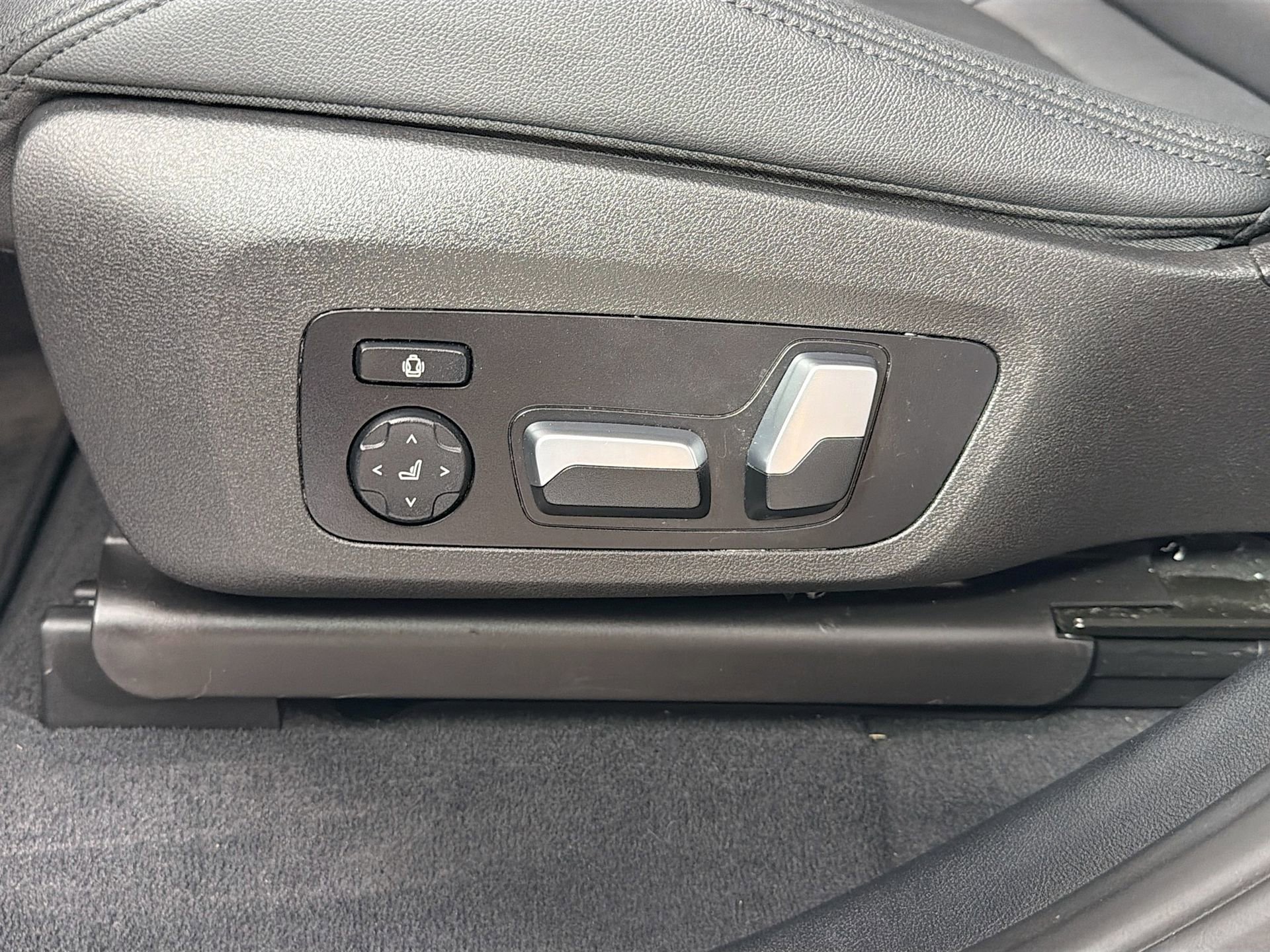 Used 2019 BMW X4 M40i w/ Driving Assistance Package image 19