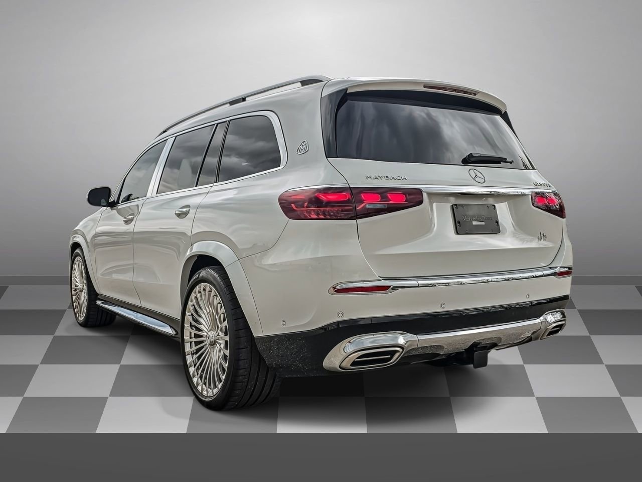 Used 2025 Mercedes-Benz Maybach GLS 600 4MATIC image 4