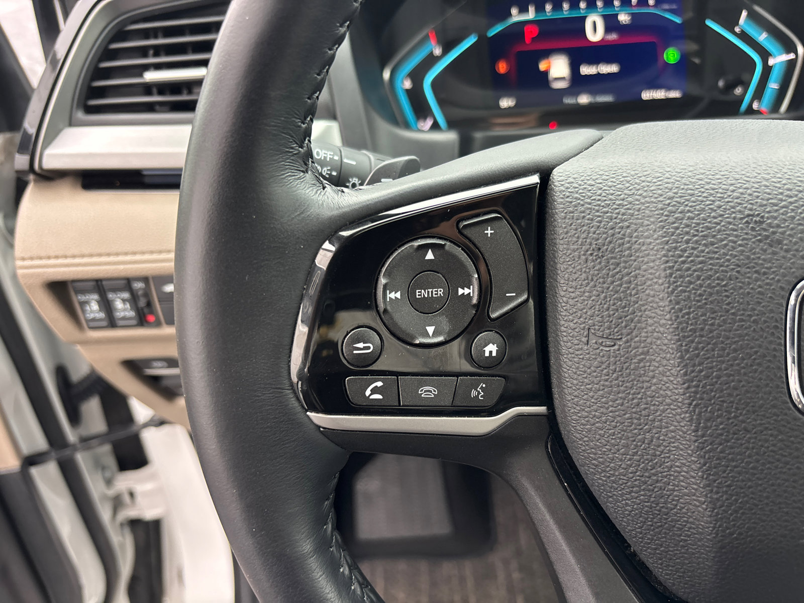 Used 2023 Honda Odyssey Touring image 17