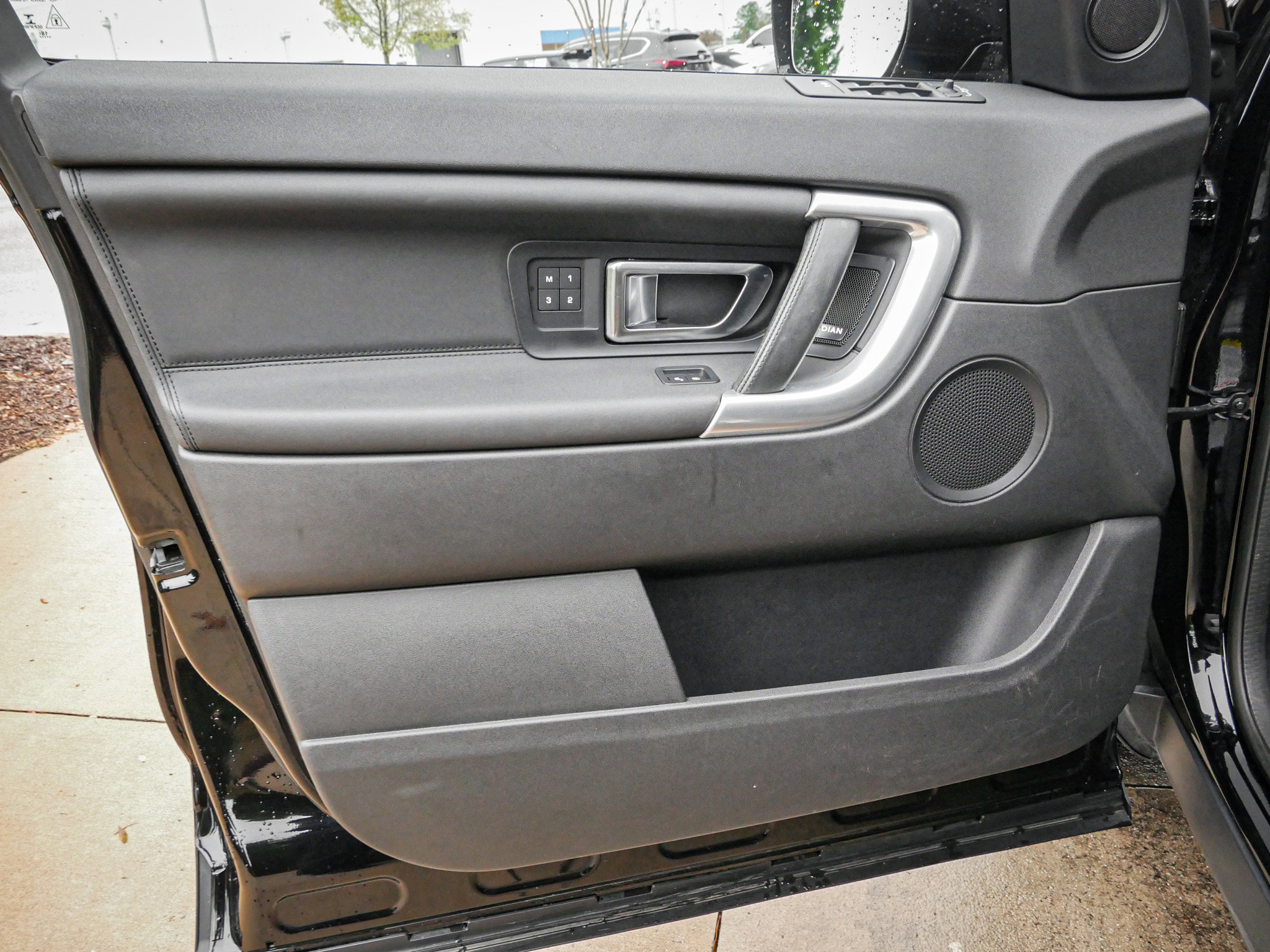 Used 2019 Land Rover Discovery Sport HSE image 14