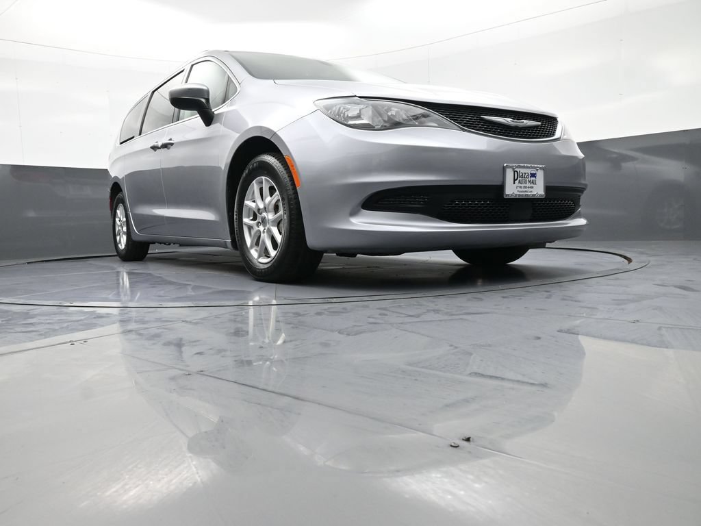 Used 2021 Chrysler Voyager Lxi FWD image 29