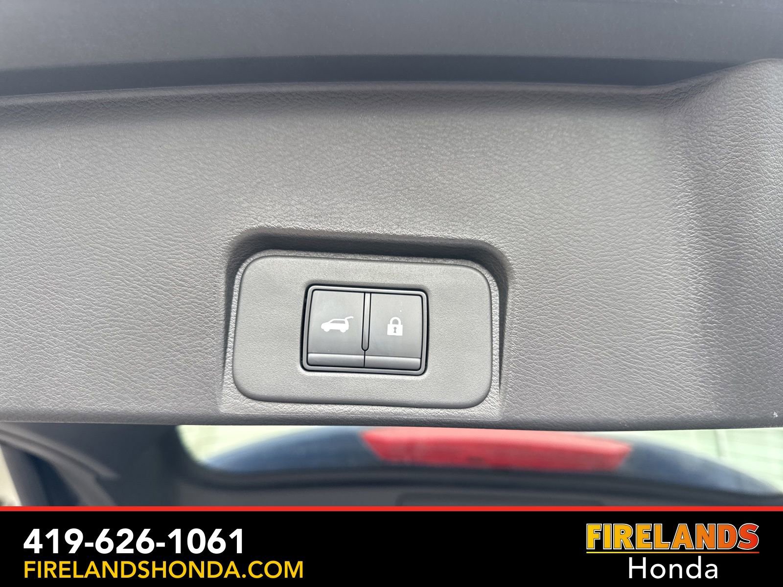Used 2025 Nissan Rogue SV image 31