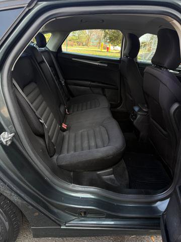 Used 2015 Ford Fusion SE FWD image 13