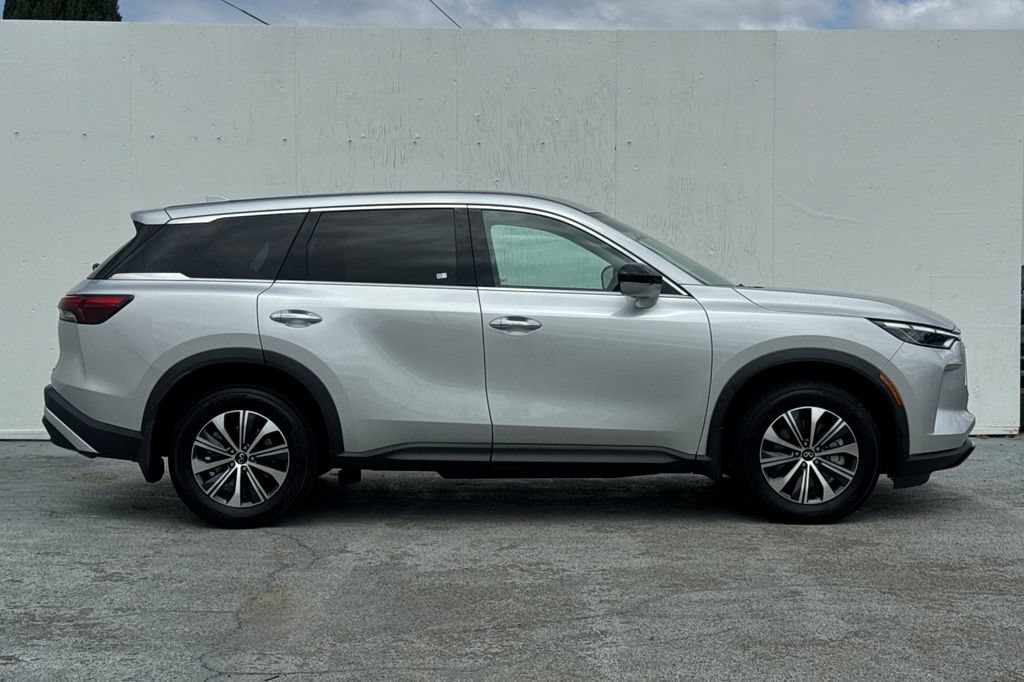 Used 2023 INFINITI QX60 Pure FWD image 2