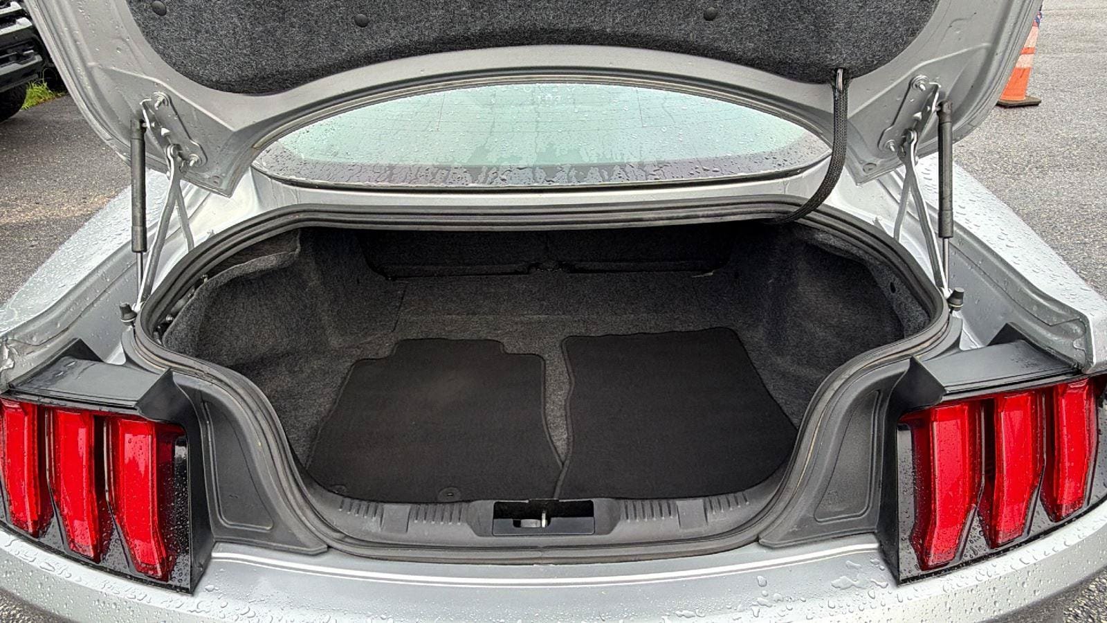 Used 2020 Ford Mustang Premium RWD image 13