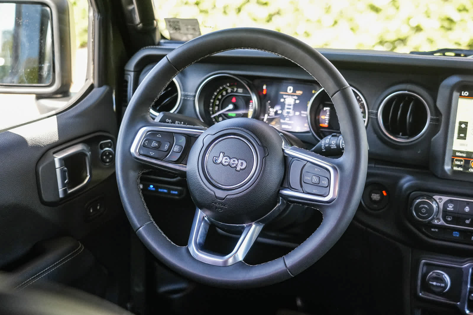 Used 2023 Jeep Wrangler Unlimited Sahara w/ Cold Weather Group AWD/4WD image 15