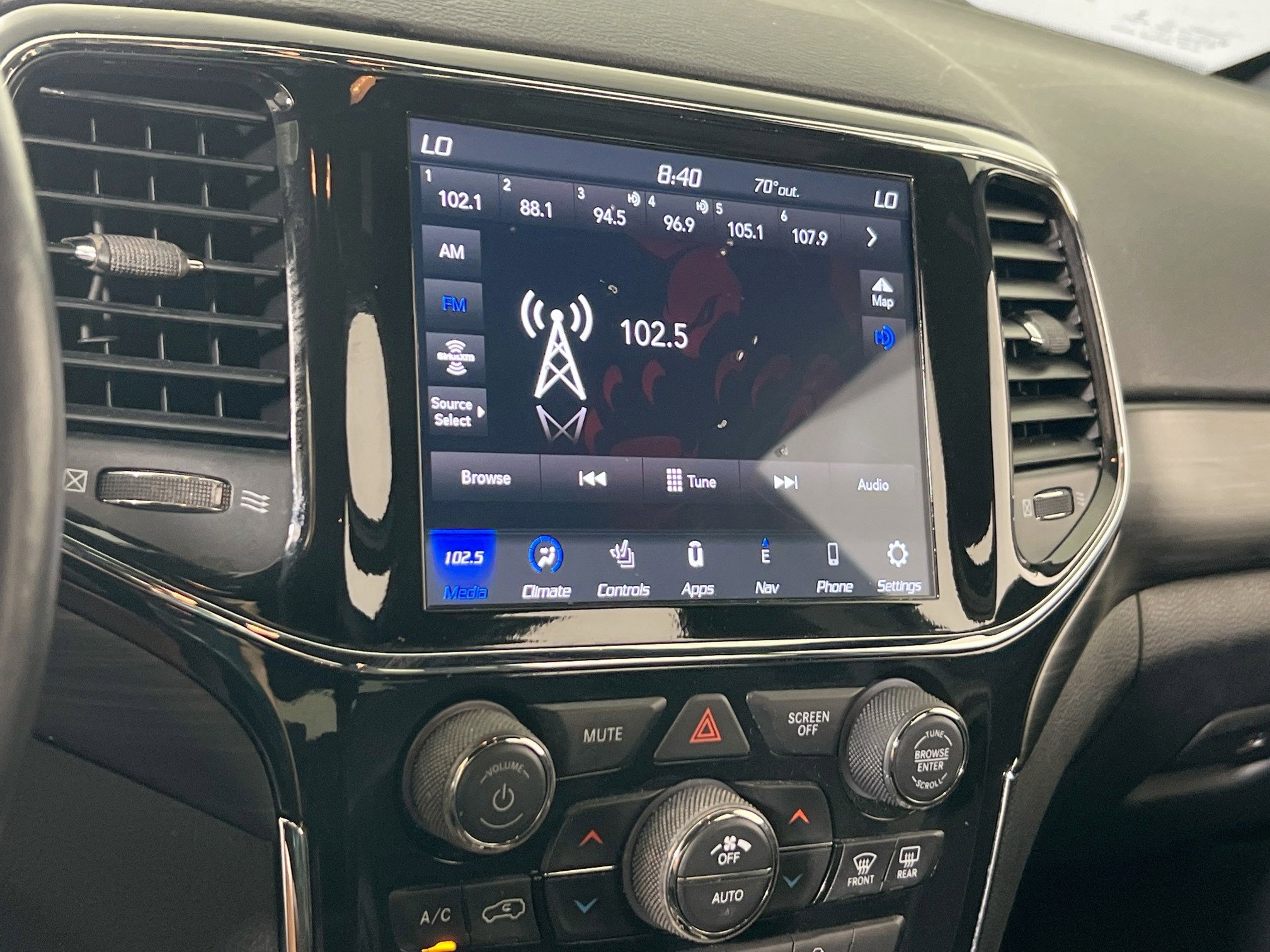 Used 2022 Jeep Grand Cherokee Laredo X image 15