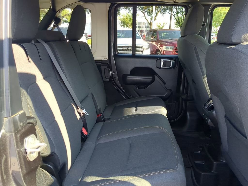 Used 2024 Jeep Wrangler Unlimited image 29