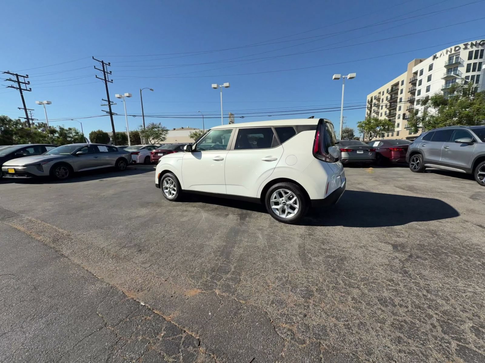 Used 2025 Kia Soul LX w/ LX Technology Package FWD image 9