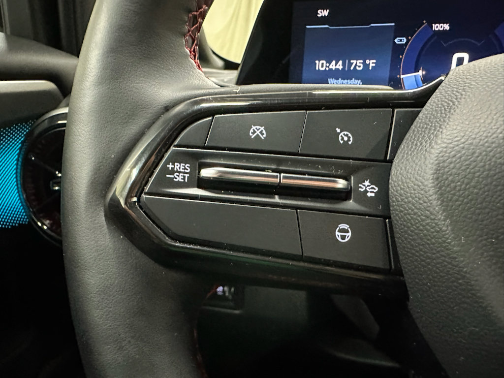 Certified 2024 Chevrolet Equinox EV RS FWD image 29
