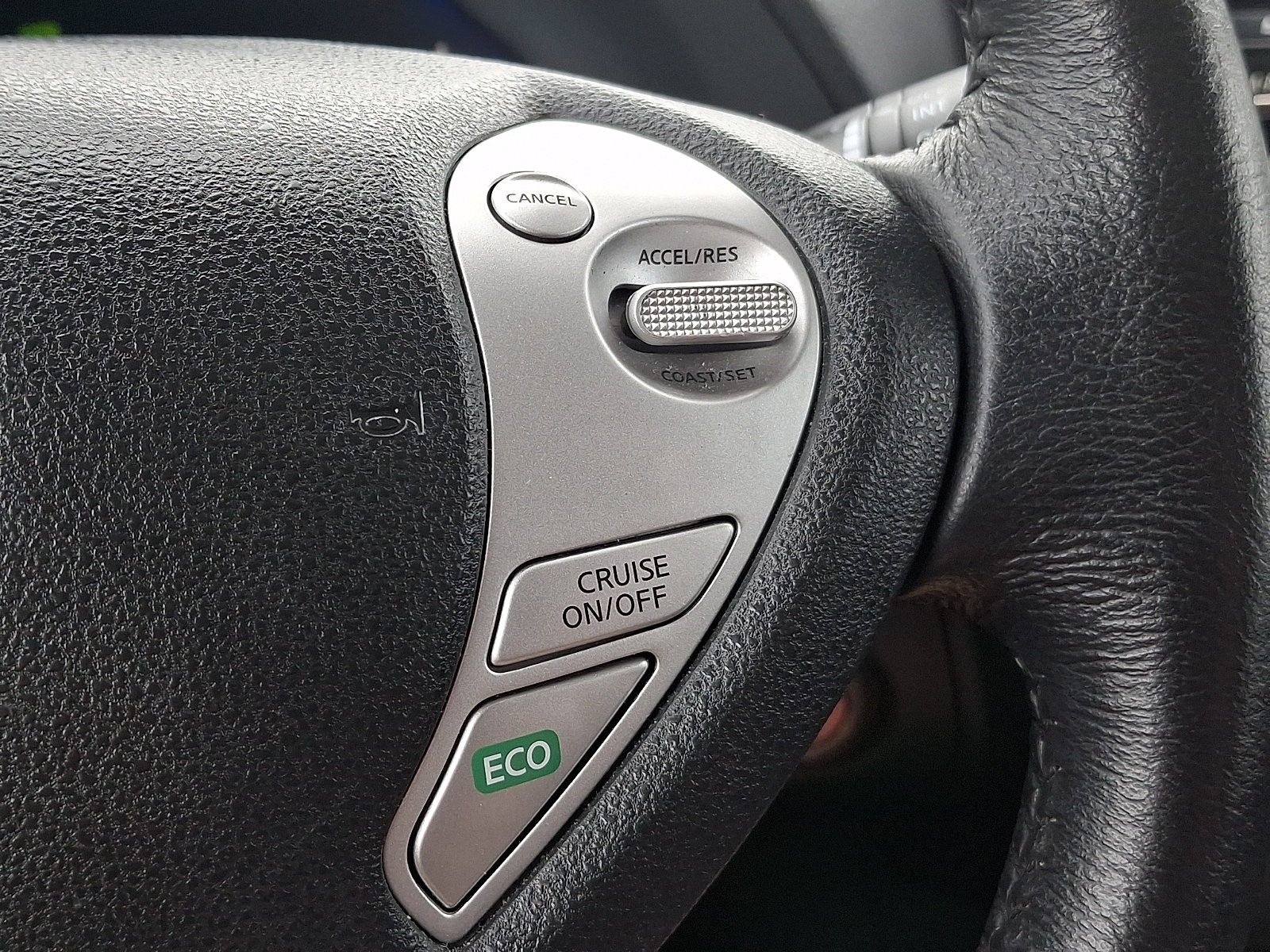 Used 2015 Nissan Leaf S FWD image 21