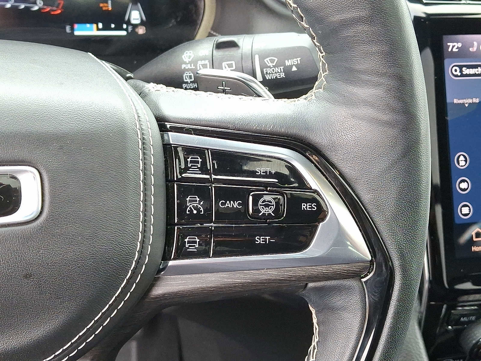 Used 2023 Jeep Grand Cherokee Overland w/ Adv Protech Group III image 25