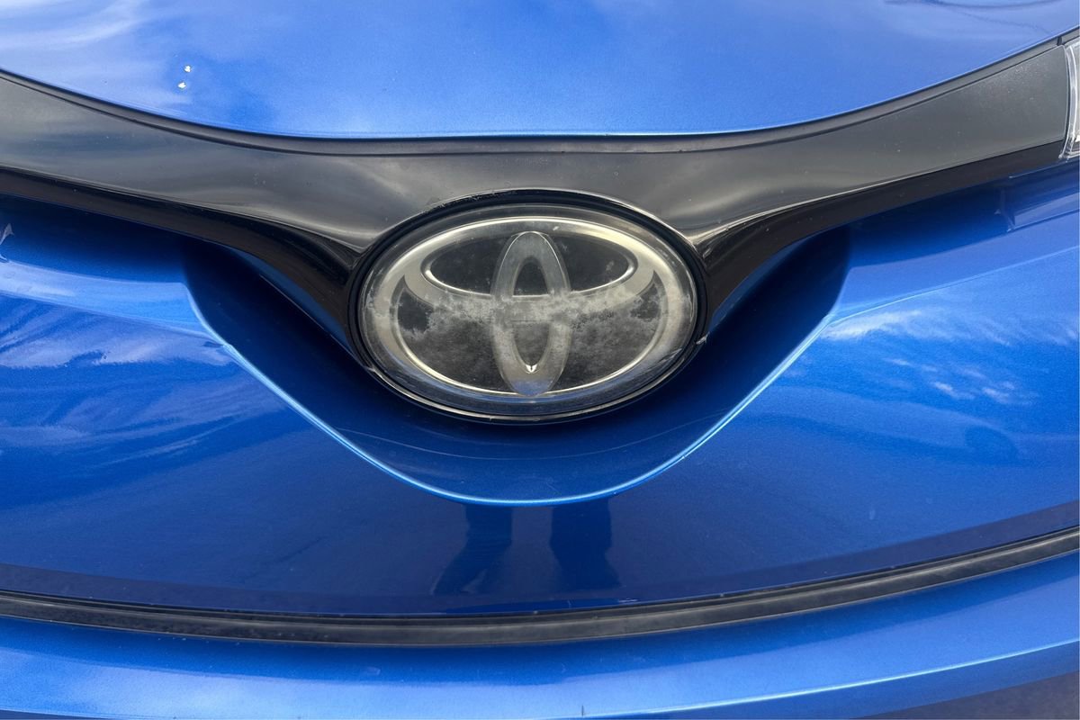 Used 2018 Toyota C-HR XLE image 23