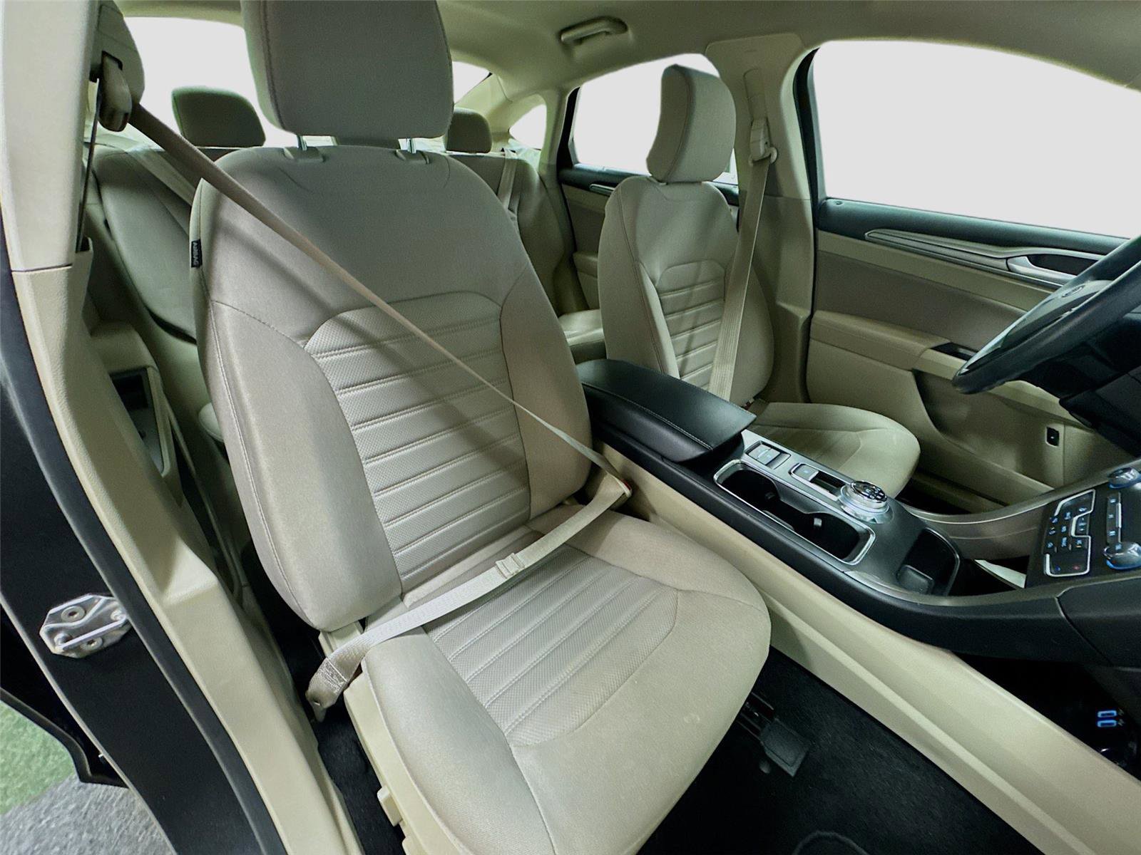 Used 2019 Ford Fusion SE image 27