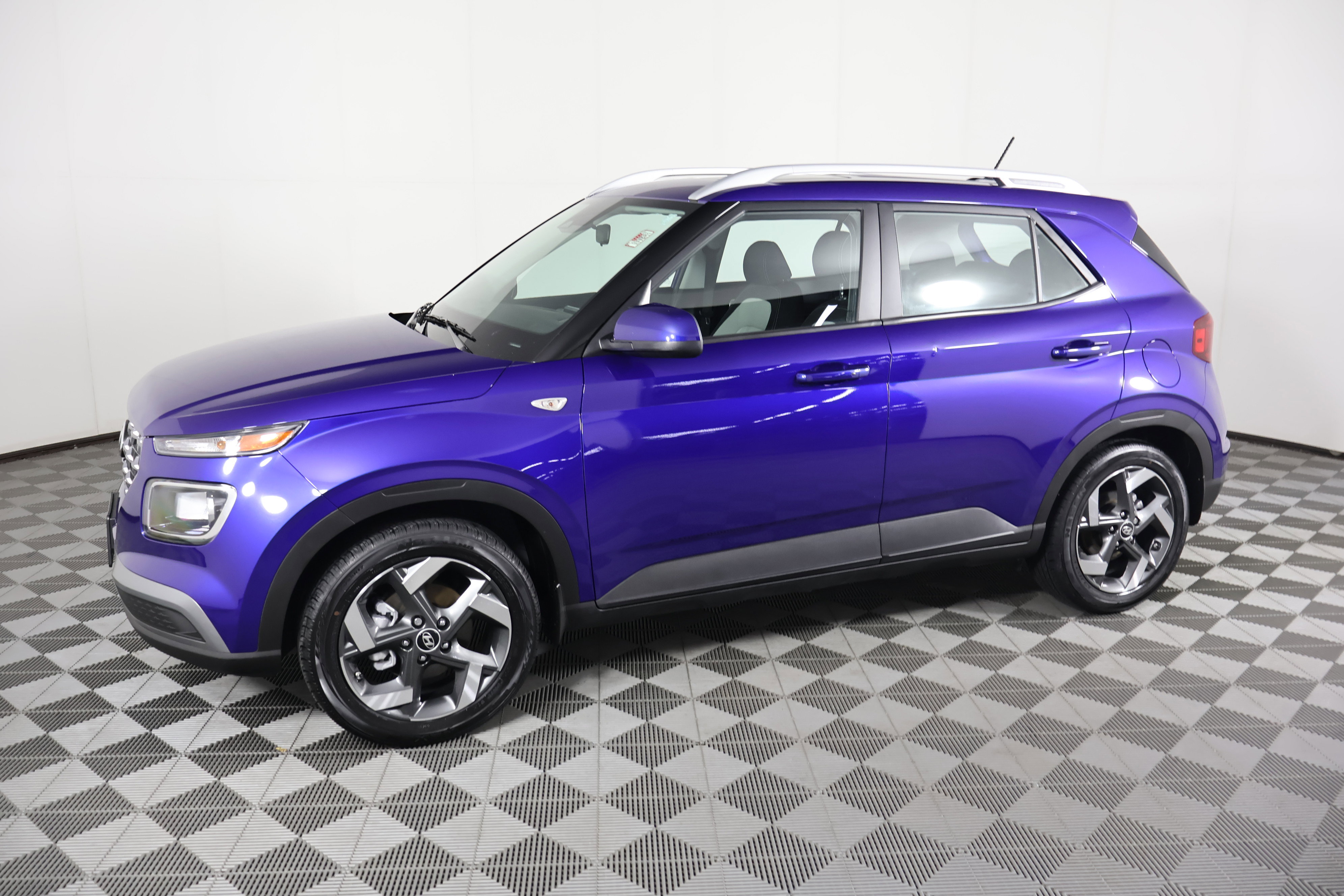 Used 2024 Hyundai Venue SEL image 9