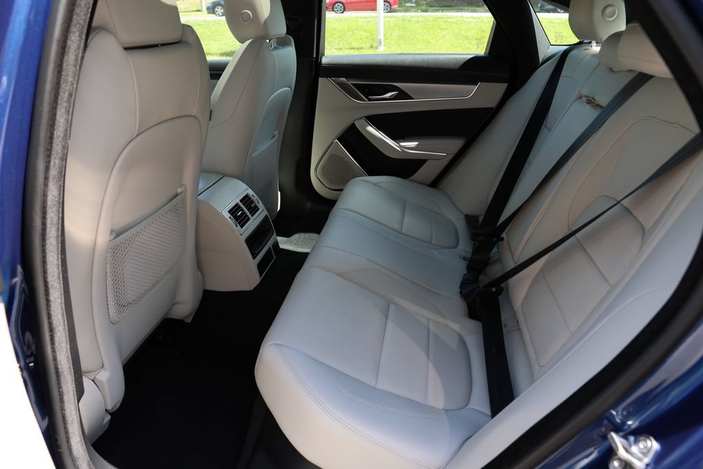Used 2022 Jaguar XF R-Dynamic SE AWD/4WD image 9