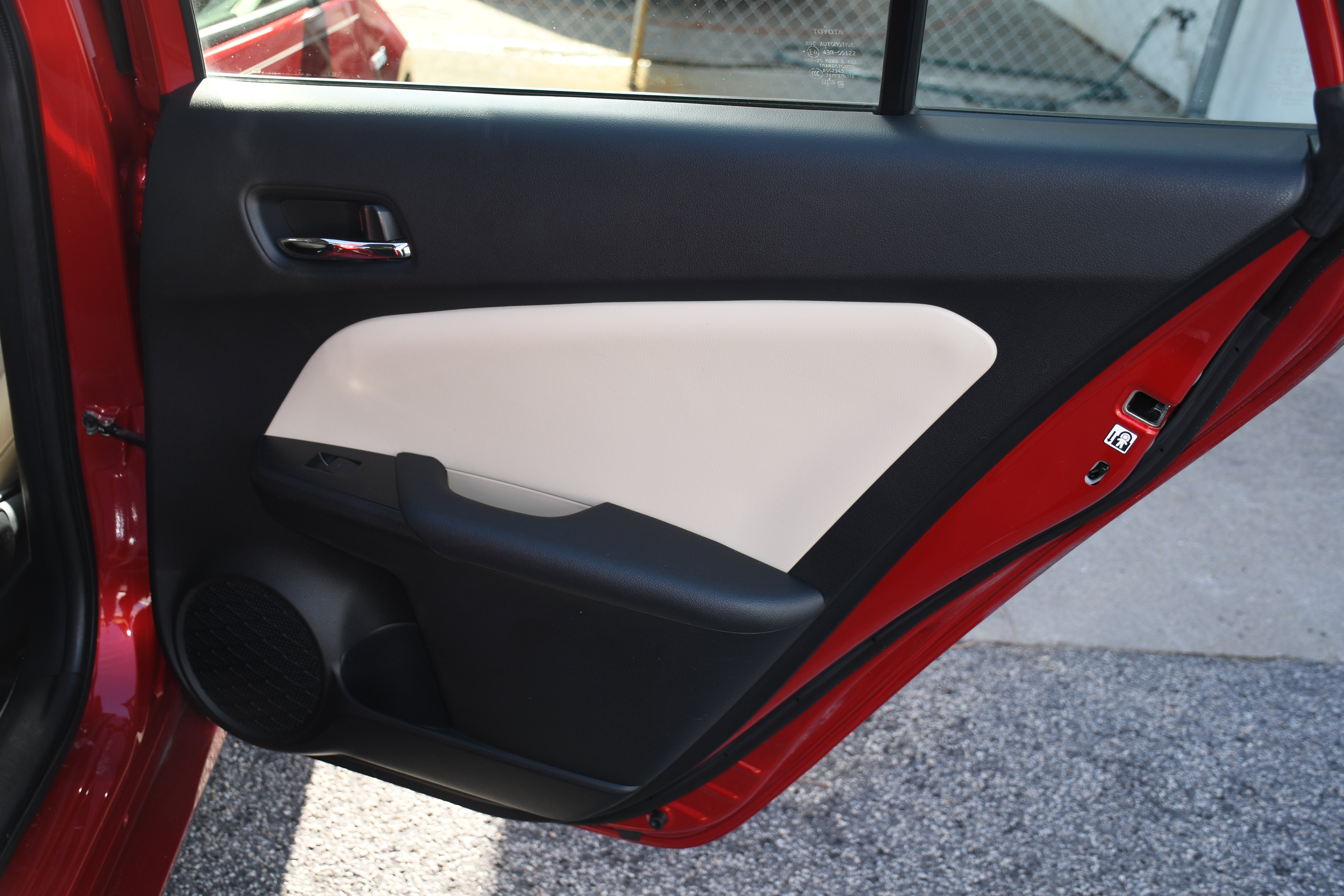 Certified 2020 Toyota Prius LE image 18