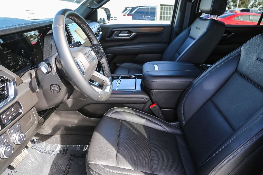 Used 2025 GMC Yukon XL Denali image 18