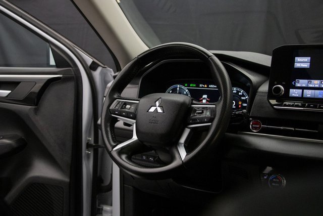 Used 2024 Mitsubishi Outlander SE image 16