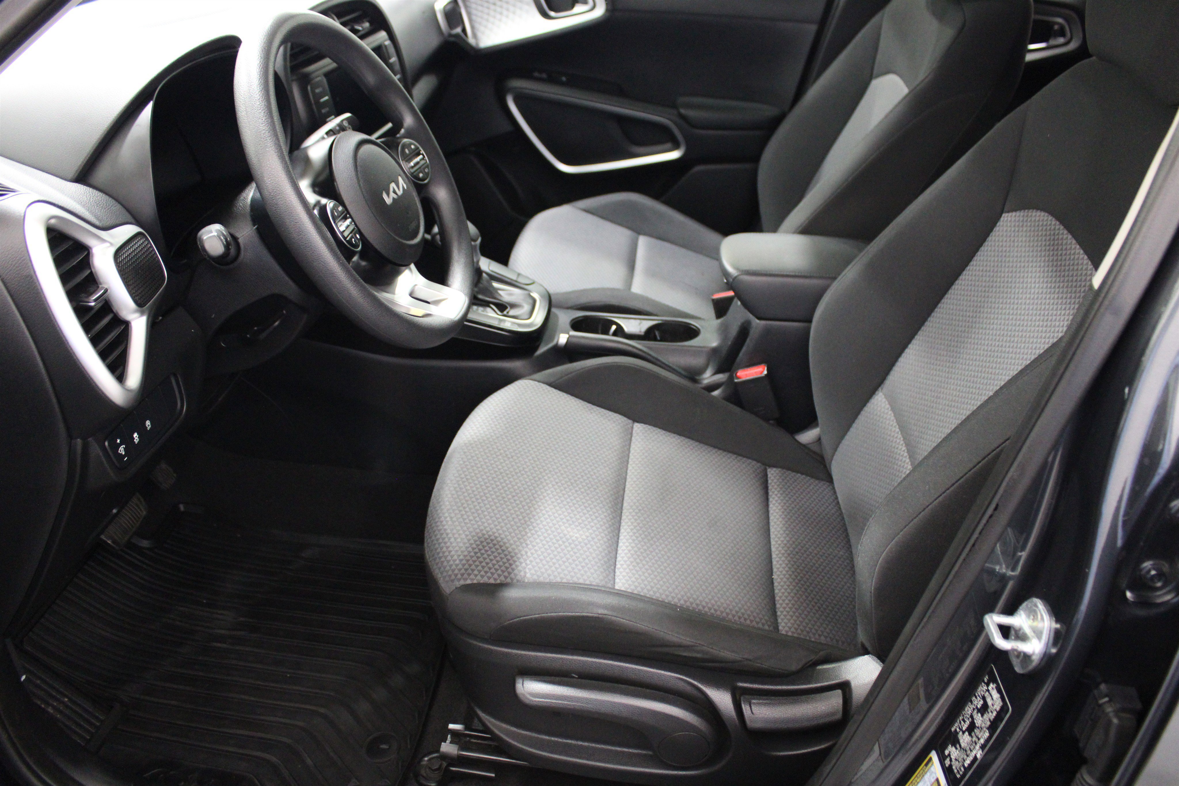 Used 2023 Kia Soul LX image 5