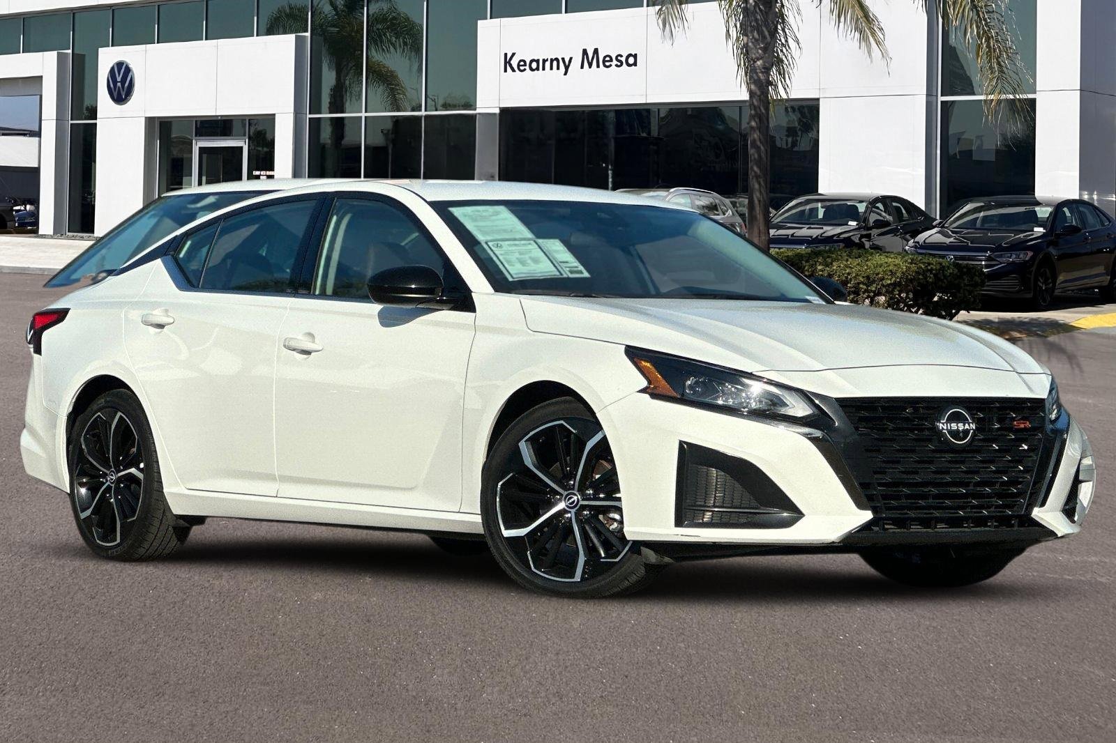 Used 2024 Nissan Altima 2.5 SR image 2