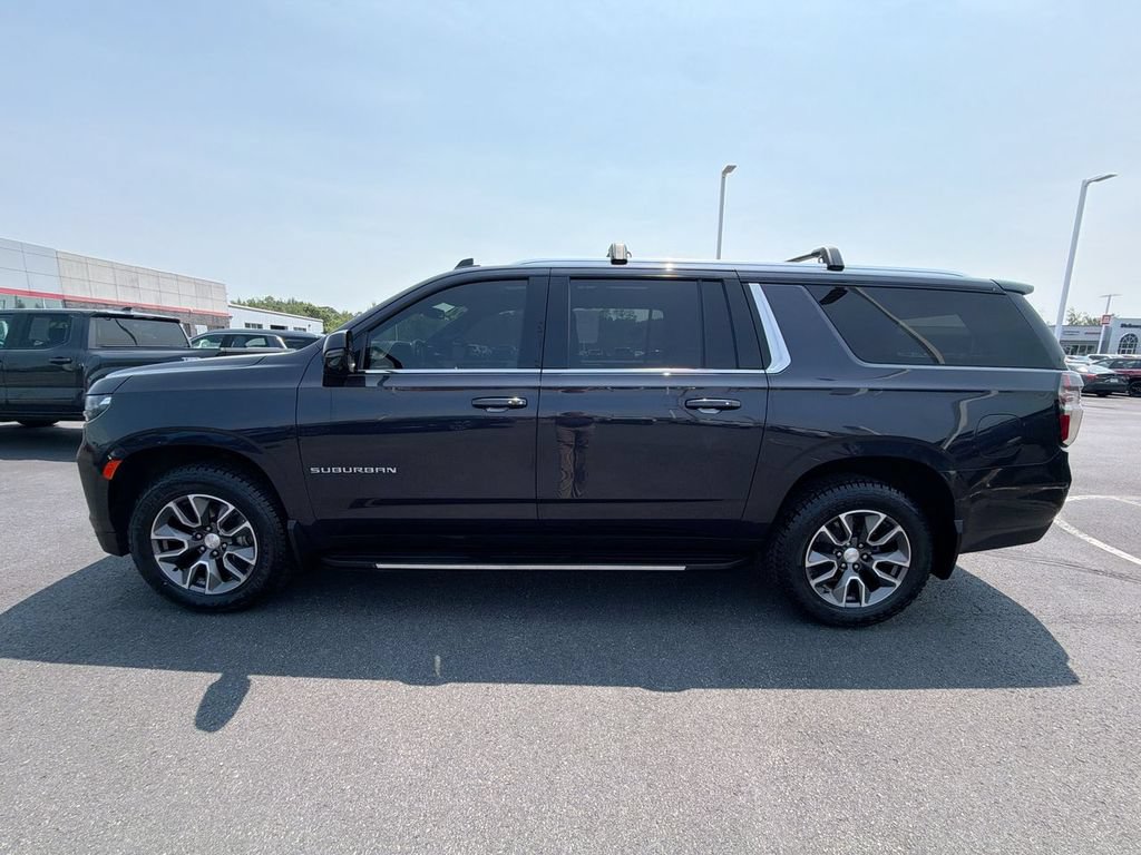 Used 2022 Chevrolet Suburban LT w/ Luxury Package AWD/4WD image 5