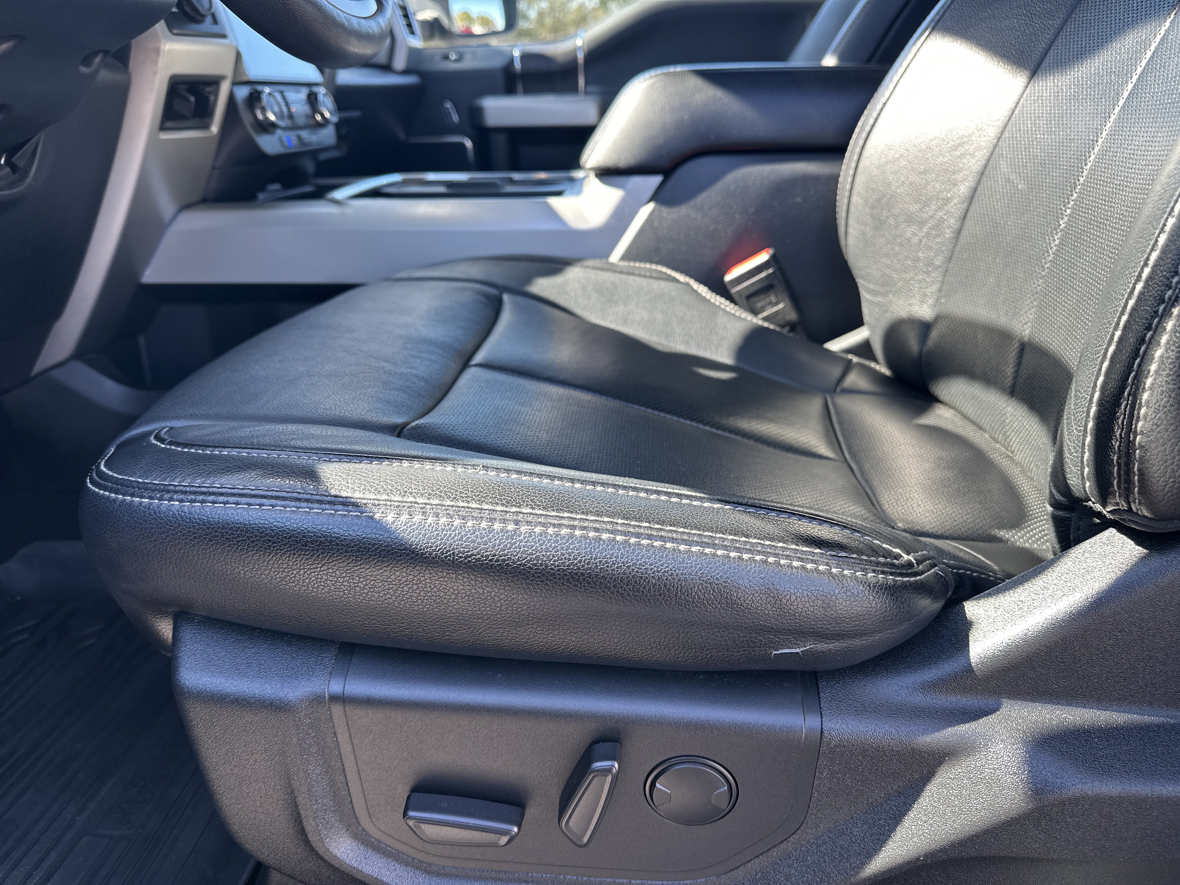 Used 2020 Ford F350 Lariat w/ Lariat Ultimate Package image 10