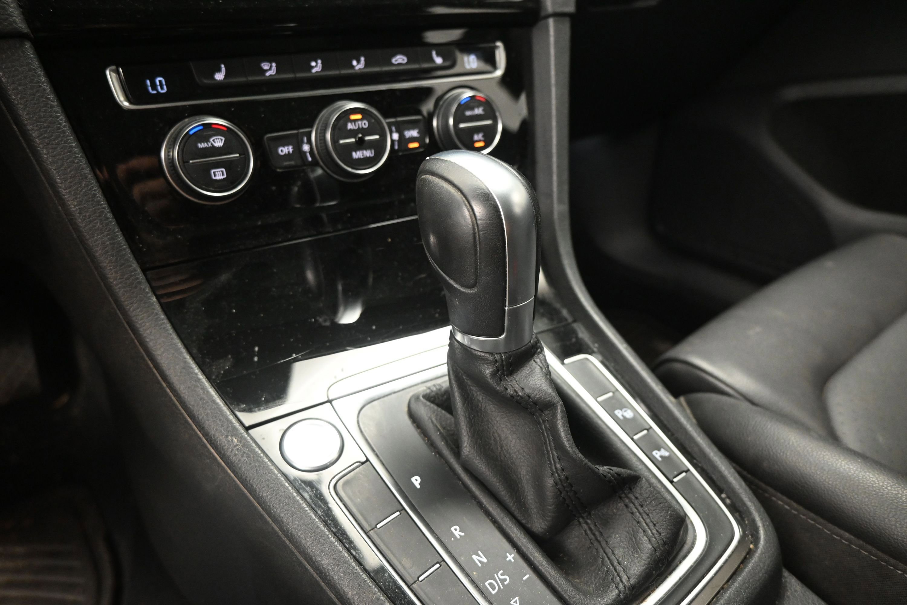 Used 2016 Volkswagen Golf SEL w/ Lighting Package (SEL) FWD image 30