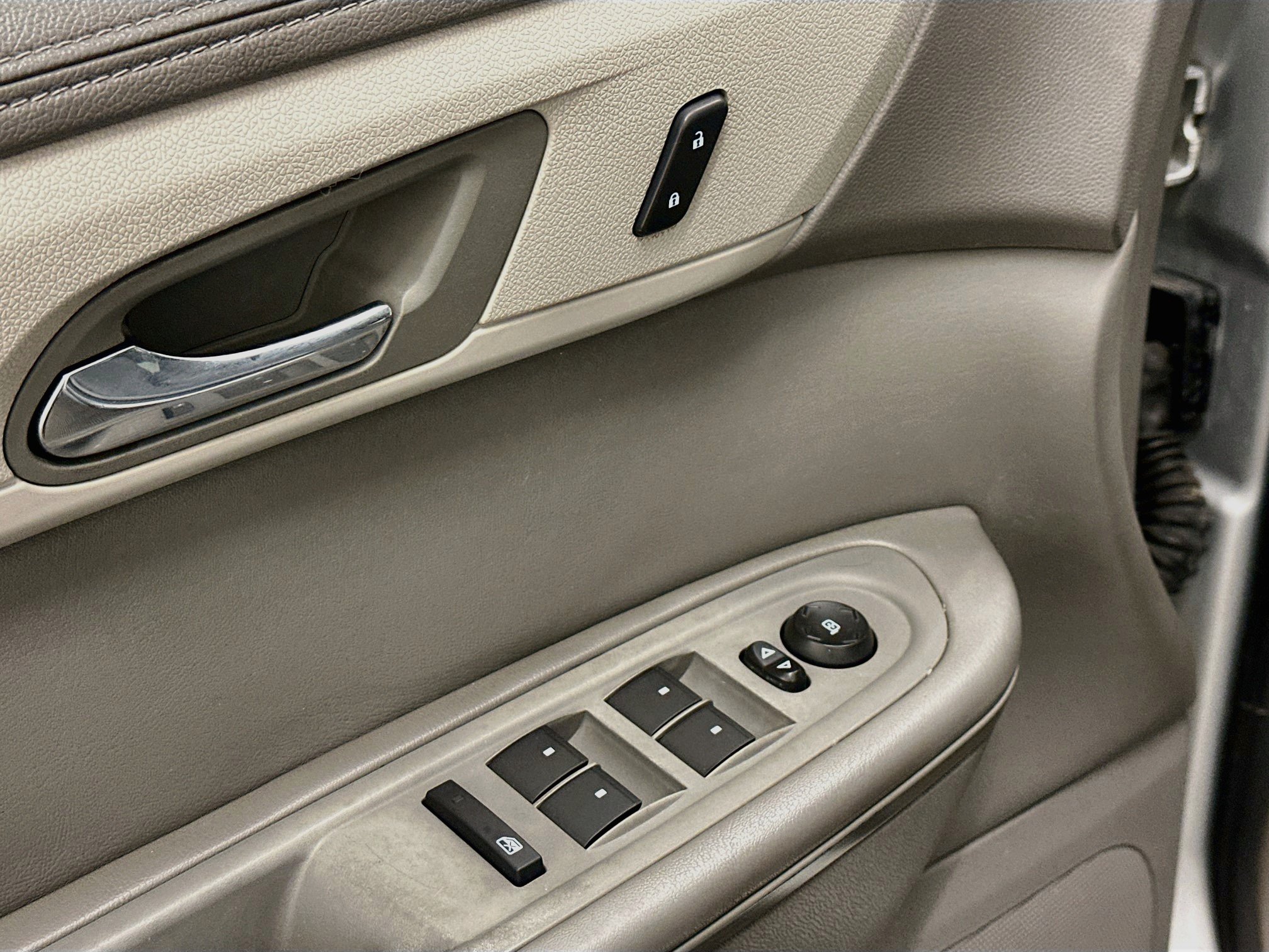 Used 2015 Chevrolet Traverse LS FWD image 15