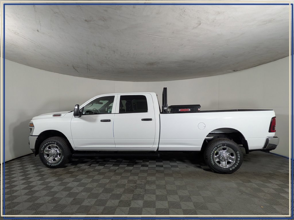 New 2026 RAM 2500 Tradesman AWD/4WD image 3
