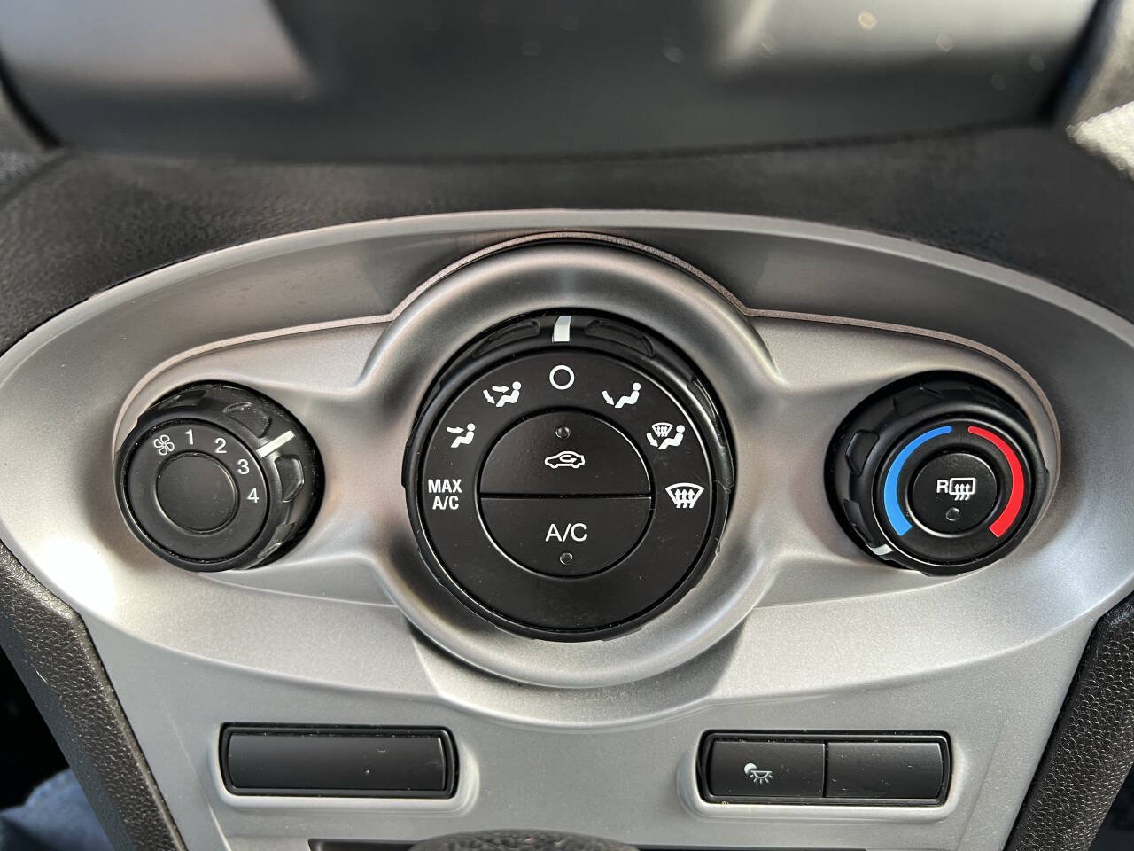 Used 2014 Ford Fiesta SE FWD image 18