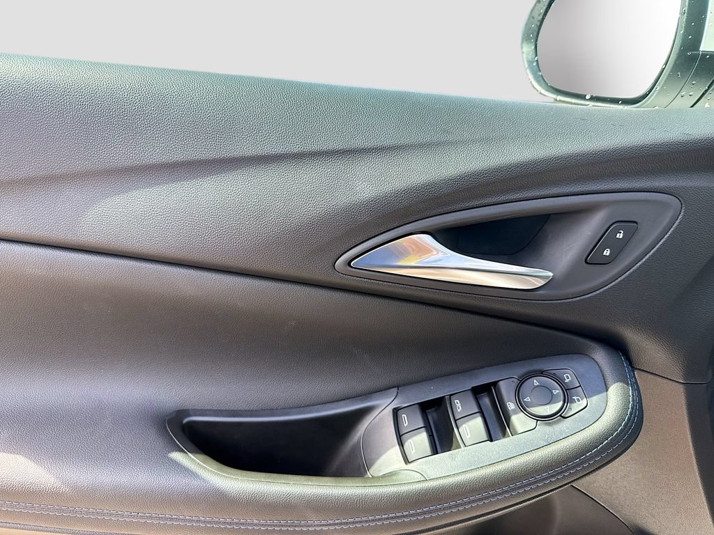 Used 2026 Buick Encore GX Sport Touring w/ Advanced Technology Package FWD image 9