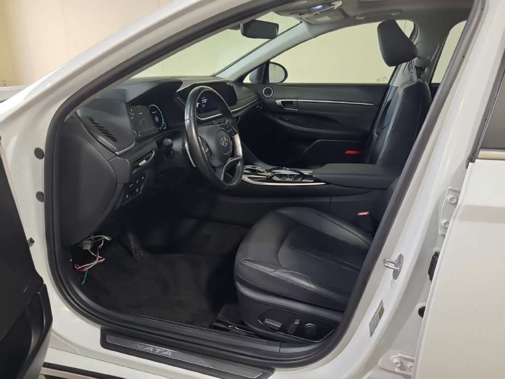 Used 2023 Hyundai Sonata Limited FWD image 3
