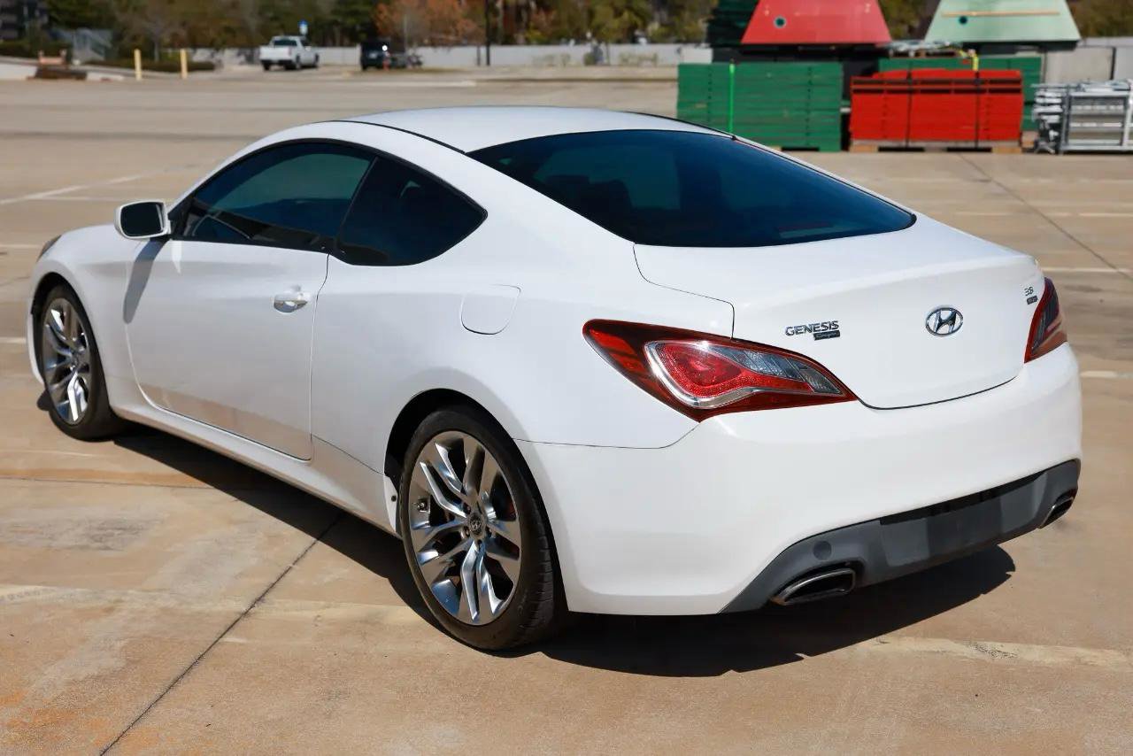 Used 2013 Hyundai Genesis 3.8 image 5