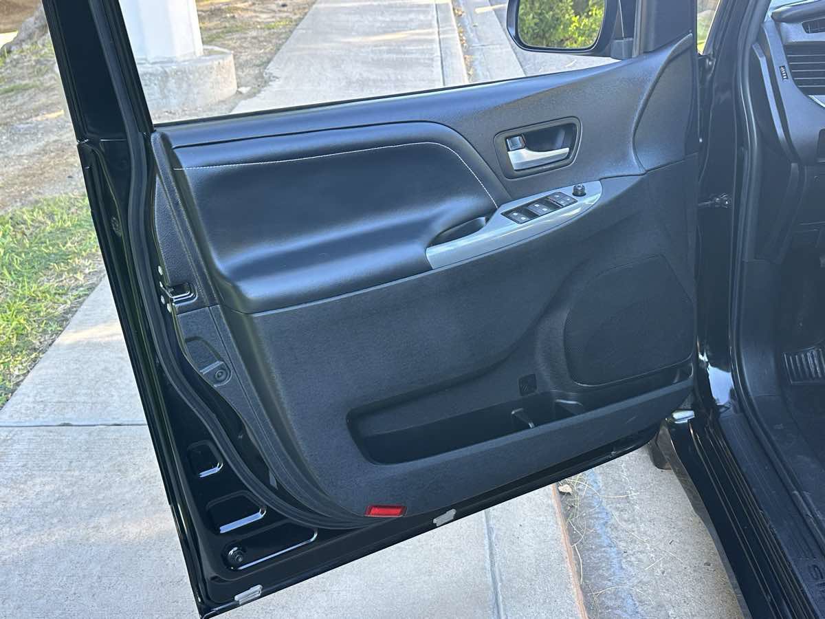 Used 2017 Toyota Sienna SE w/ SE Preferred Package FWD image 48