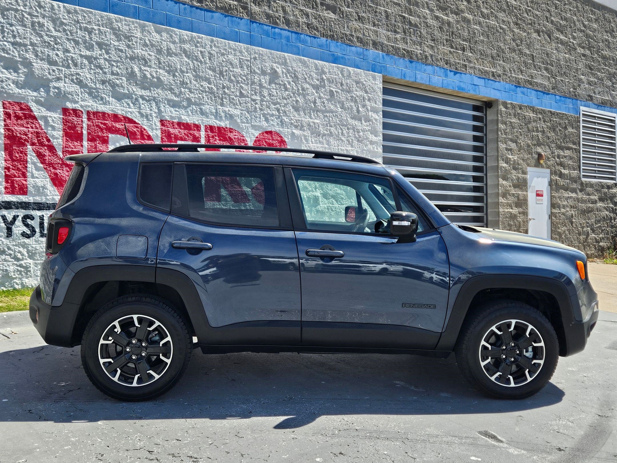 Used 2023 Jeep Renegade Latitude image 8