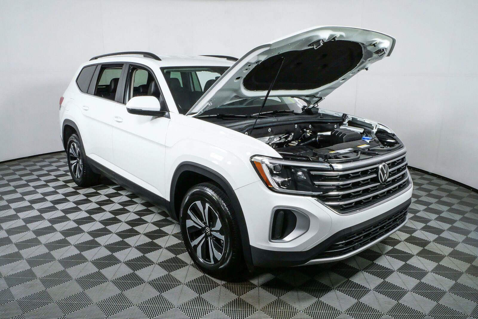 Used 2024 Volkswagen Atlas SE FWD image 34
