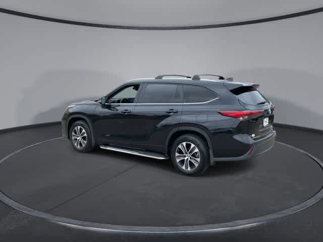 Used 2023 Toyota Highlander XLE FWD image 6
