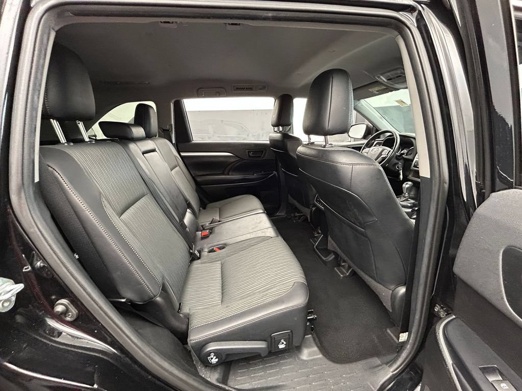 Used 2019 Toyota Highlander Plus FWD image 12