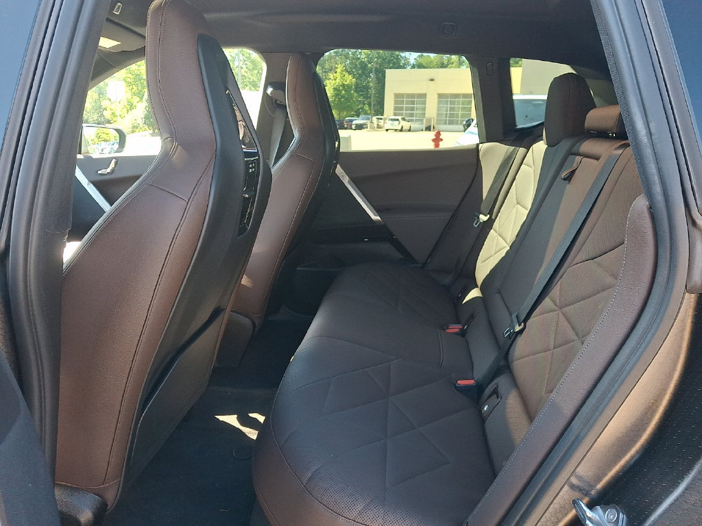 Used 2023 BMW iX xDrive50 w/ Sport Package AWD/4WD image 10