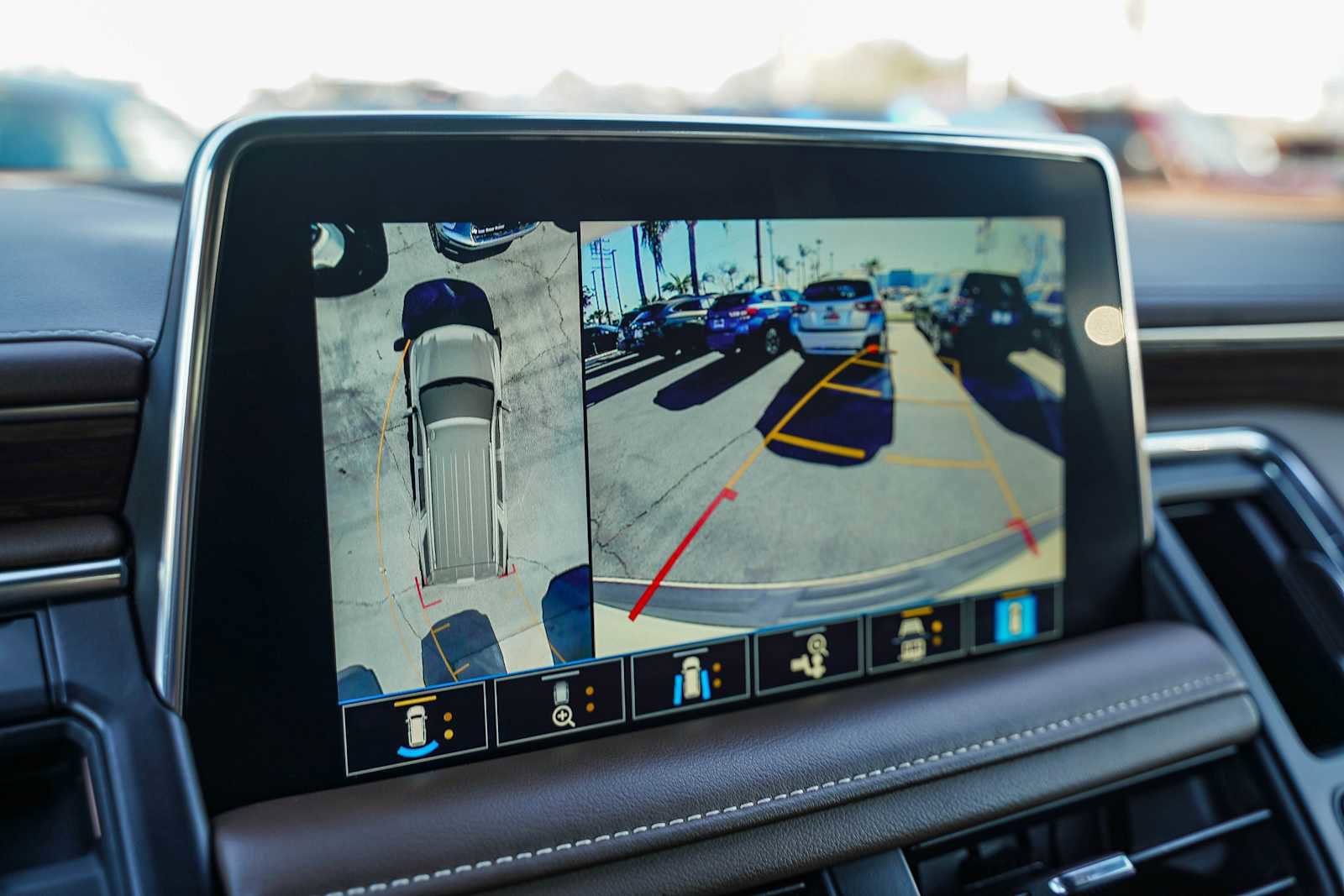 Used 2021 Chevrolet Tahoe High Country w/ Premium Package image 24