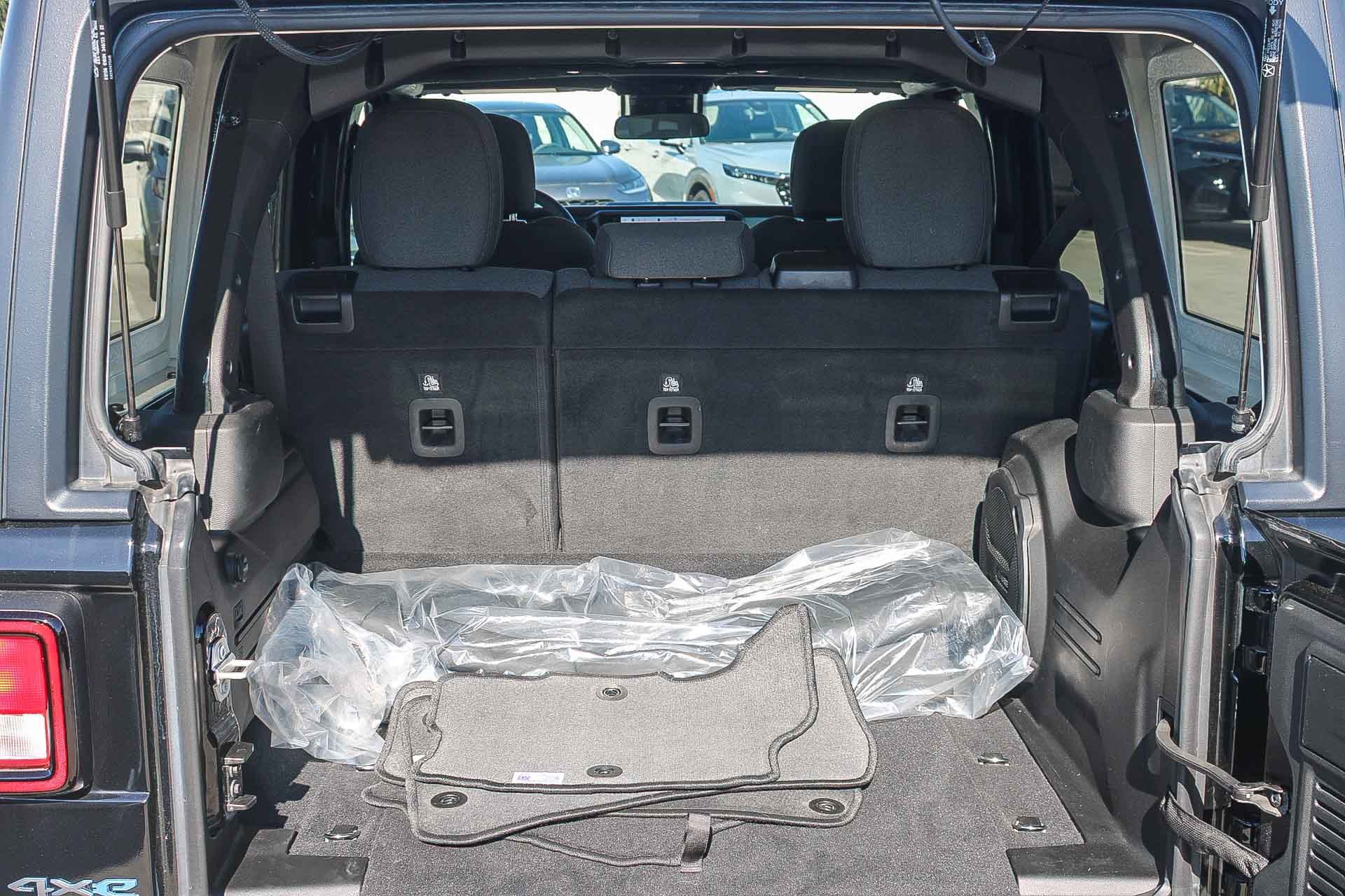 Used 2024 Jeep Wrangler Sport S w/ Technology Group image 26