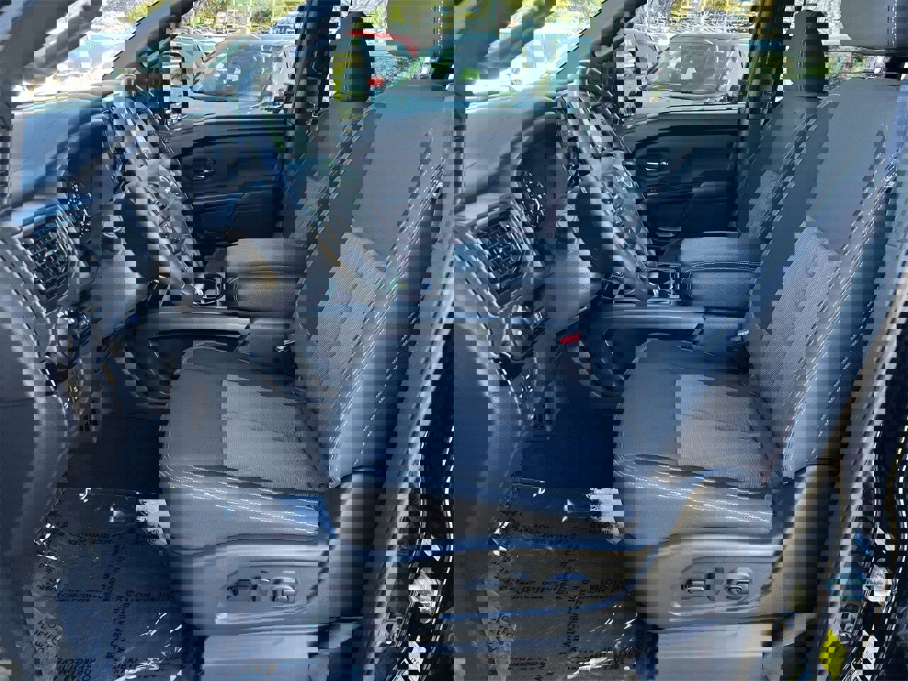 Used 2024 Nissan Titan SV w/ SV Convenience Package image 25