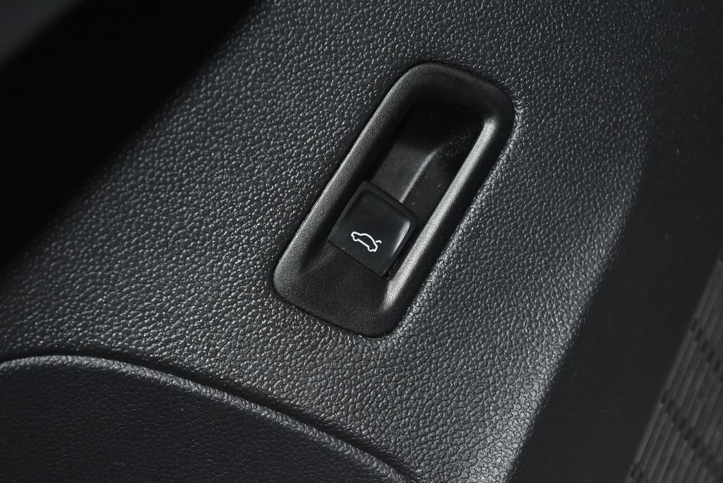 Used 2025 Volkswagen Atlas SE AWD/4WD image 6