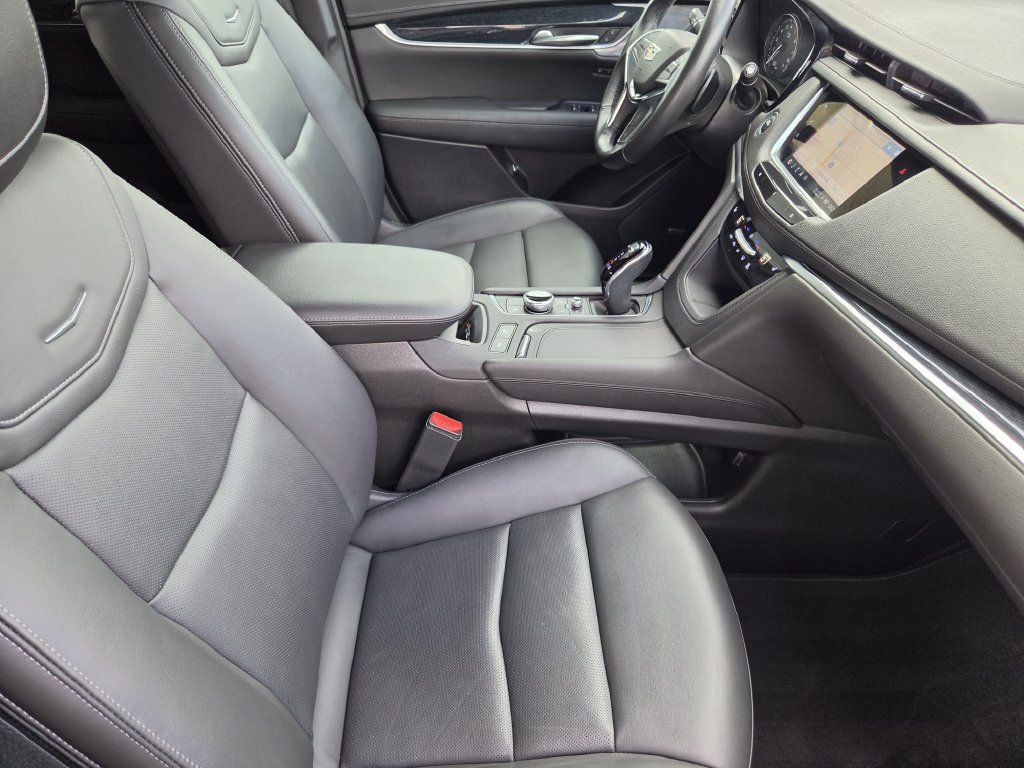 Used 2024 Cadillac XT5 Premium Luxury w/ Technology Package FWD image 15