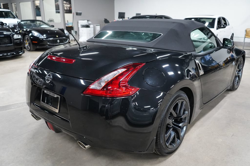 Used 2019 Nissan 370Z Touring RWD image 5